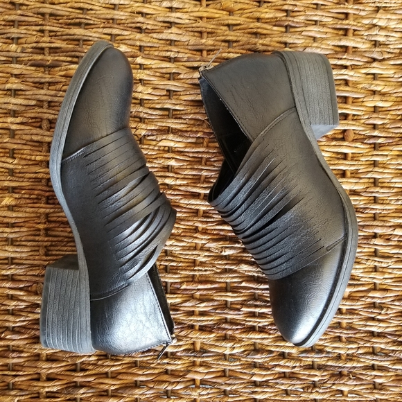 PIERRE DUMAS Black laser cut Strappy Zip Leather Ankle Booties Boots (womens 8) - Picture 8 of 10